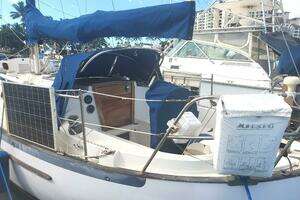 1989 Pacific Seacraft Cutter thumbnail 9