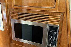 2004 Riviera 40 Sportfish thumbnail 31