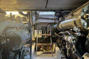 2004 Riviera 40 Sportfish thumbnail 47