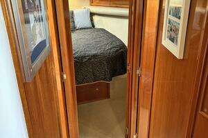 2004 Riviera 40 Sportfish thumbnail 33