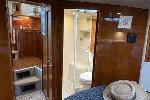 2004 Riviera 40 Sportfish thumbnail 37