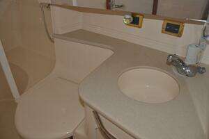 2001 Sea Ray 460 Sundancer thumbnail 58
