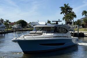 44FT (13.11M) RIVIERA Worth Avenue Yachts