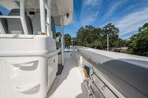2021 Everglades 335 Center Console thumbnail 21