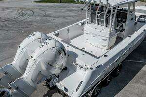 2021 Everglades 335 Center Console thumbnail 37