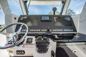 2021 Everglades 335 Center Console thumbnail 27