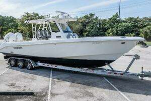 2021 Everglades 335 Center Console thumbnail 1