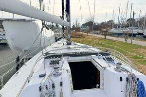 2001 Catalina 380 thumbnail 21