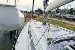 2001 Catalina 380 thumbnail 20