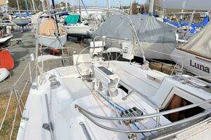 2001 Catalina 380 thumbnail 11