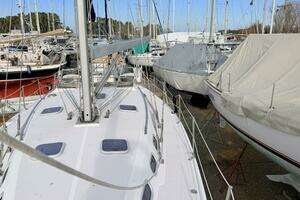 2001 Catalina 380 thumbnail 7