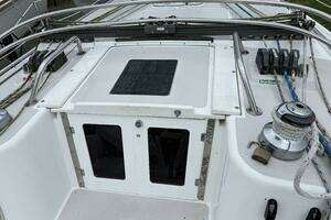 2001 Catalina 380 thumbnail 14