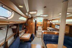 2001 Catalina 380 thumbnail 36