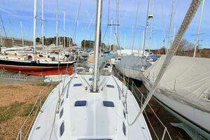 2001 Catalina 380 thumbnail 9