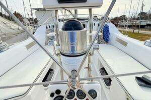 2001 Catalina 380 thumbnail 16