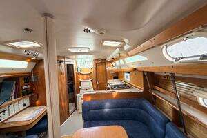 2001 Catalina 380 thumbnail 35