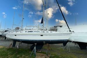 2001 Catalina 380 thumbnail 1