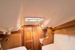 2001 Catalina 380 thumbnail 39