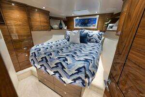 2024 Viking 68 Convertible thumbnail 32