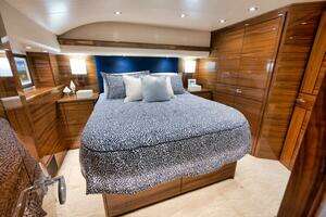 2024 Viking 68 Convertible thumbnail 28