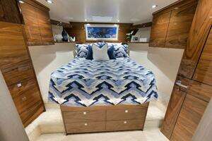 2024 Viking 68 Convertible thumbnail 33