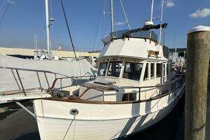 1985 Grand Banks 36 Classic thumbnail 3