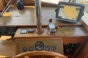 1985 Grand Banks 36 Classic thumbnail 18