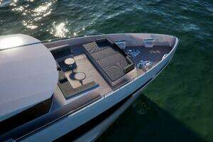 2027 Hargrave E Series 40m thumbnail 6