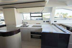 2021 Azimut Fly thumbnail 22