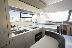 2021 Azimut Fly thumbnail 21