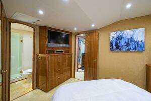 2007 Viking 64 Convertible thumbnail 24