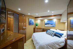 2007 Viking 64 Convertible thumbnail 22