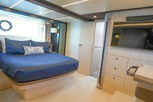2017 Azimut 66 Flybridge thumbnail 44