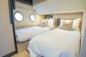 2017 Azimut 66 Flybridge thumbnail 39