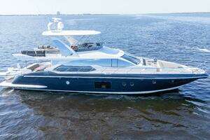 2017 Azimut 66 Flybridge thumbnail 4