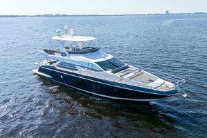 2017 Azimut 66 Flybridge thumbnail 2