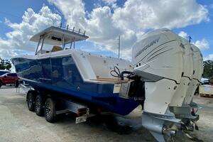 2023 Fishing Raptor 390 Solarium thumbnail 2