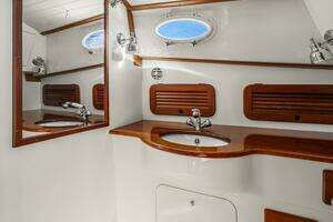 2007 Hinckley Hinckley Picnic Boat 36 EP thumbnail 20