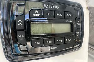 2014 Sea Hunt 27 Gamefish Forward Seating thumbnail 32