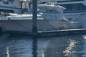 1993 Tiara Yachts 4300 Convertible thumbnail 4