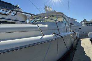 1993 Tiara Yachts 4300 Convertible thumbnail 10