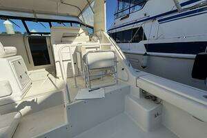 1993 Tiara Yachts 4300 Convertible thumbnail 17