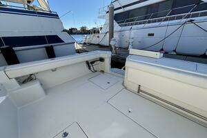 1993 Tiara Yachts 4300 Convertible thumbnail 16