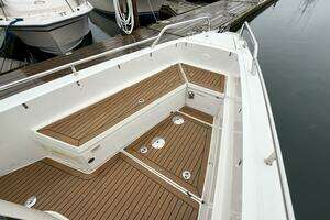 2020 Axopar 28 Cabin w/Wet Bar thumbnail 8