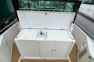 2020 Axopar 28 Cabin w/Wet Bar thumbnail 13