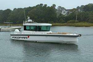 2020 Axopar 28 Cabin w/Wet Bar thumbnail 1