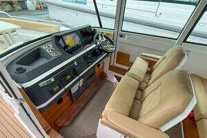 2020 Axopar 28 Cabin w/Wet Bar thumbnail 16