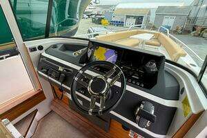 2020 Axopar 28 Cabin w/Wet Bar thumbnail 24