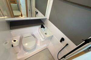 2024 Axopar 45 XC Cross Cabin thumbnail 32