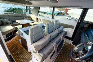 2024 Axopar 45 XC Cross Cabin thumbnail 8